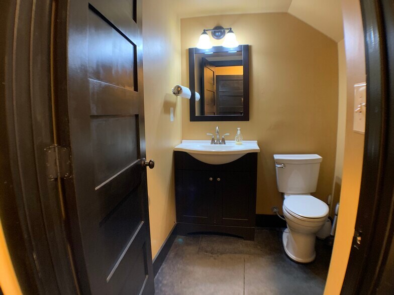 More Photos Of 37224 E Richardson Ln, Purcellville Warehouse For Sale