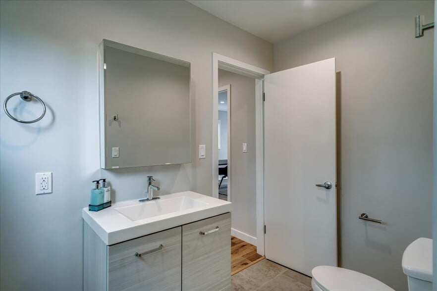 More Photos Of 323-325 Culver Blvd, Playa Del Rey Storefront Retail Residential For Sale