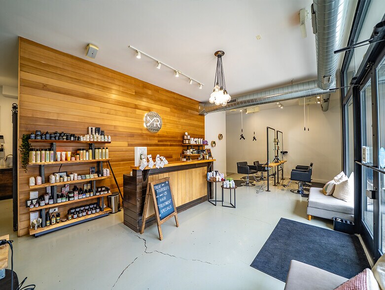 More Photos Of 2028 W Division St, Chicago Storefront Retail Residential For Lease
