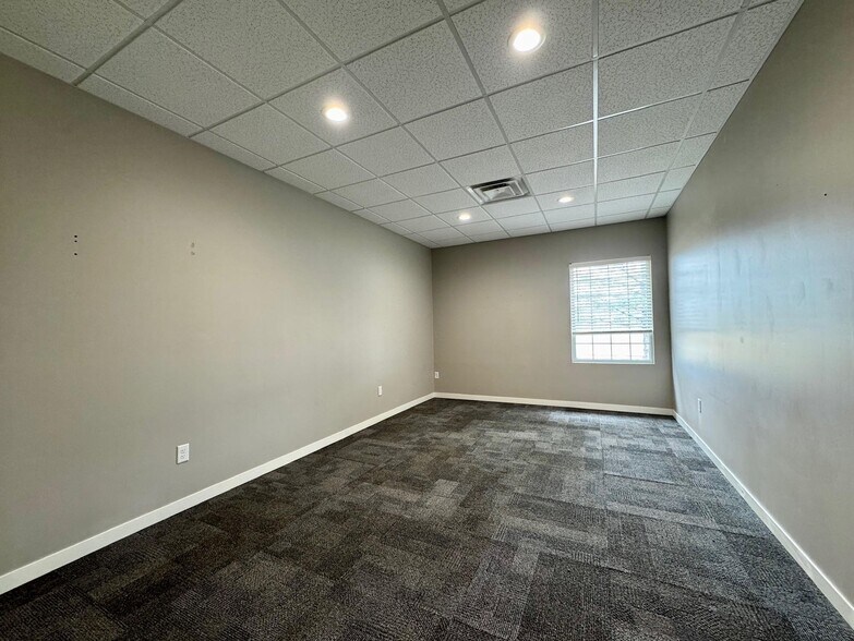 More Photos Of 5308 Parklane Dr, Kearney Serviced Offices For Sale