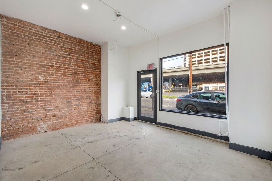 More Photos Of 236 W 18th St, Los Angeles Warehouse For Lease