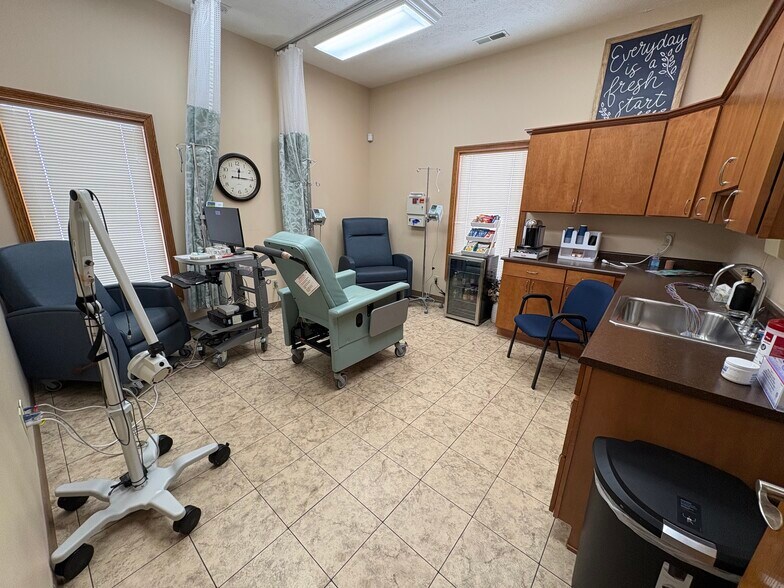 More Photos Of 975 Mezzanine Dr, Lafayette Medical For Lease