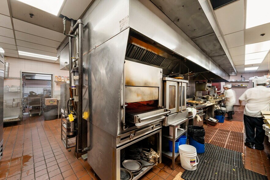 More Photos Of 980 W Lake St, Addison Restaurant For Sale