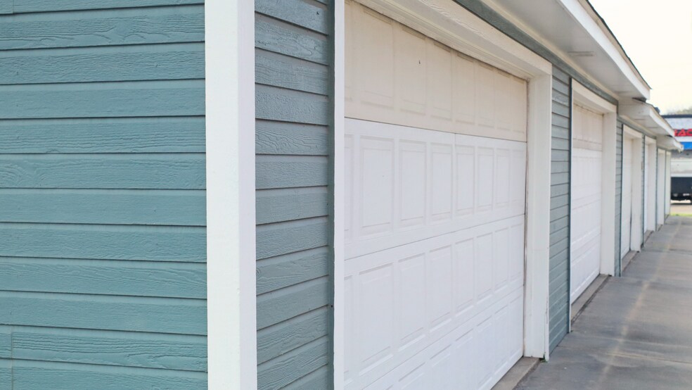 More Photos Of 705-715 W Crawford St, Denison Apartments For Sale