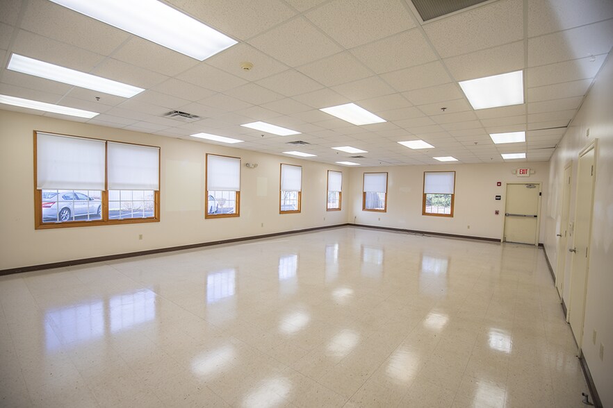 More Photos Of 86 Coraopolis Rd, Coraopolis Medical For Sale