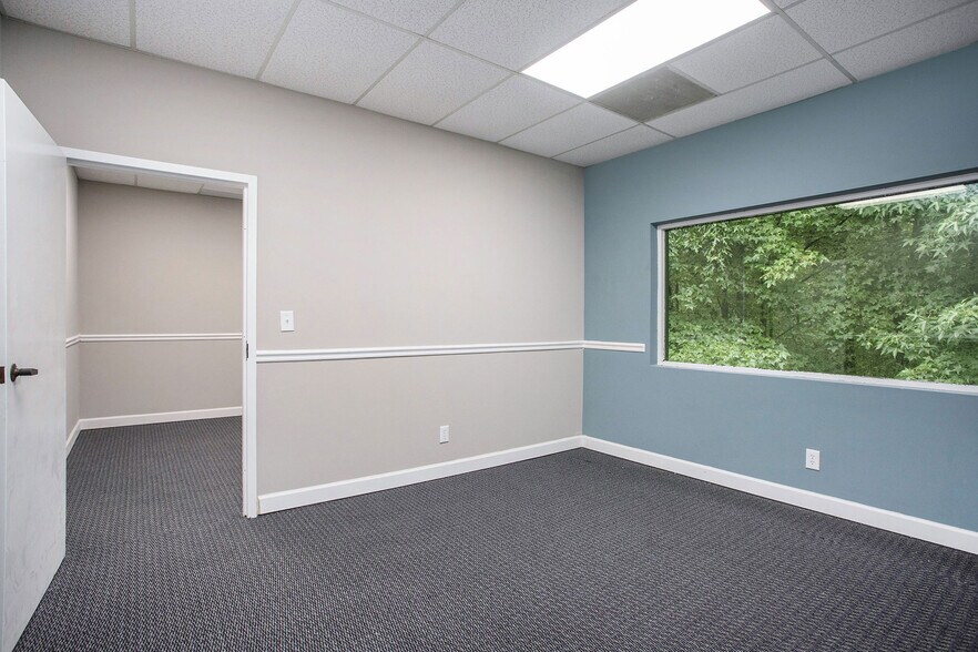 More Photos Of 5300 Memorial Dr, Stone Mountain Office For Lease