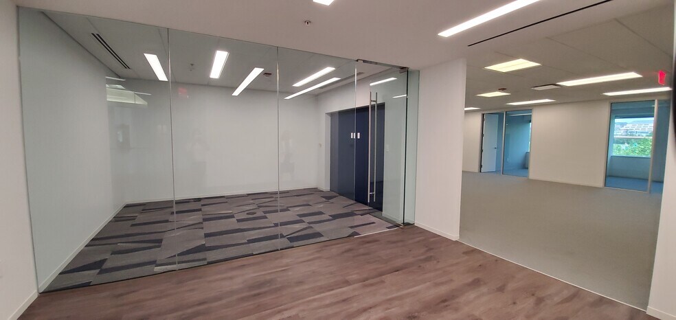 More Photos Of 2010 Corporate Ridge Rd, McLean Office For Lease