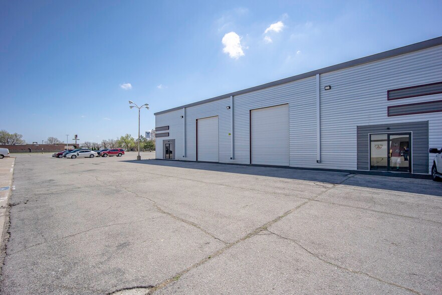 More Photos Of 4403-4411 SW 3rd St, Oklahoma City Showroom For Sale