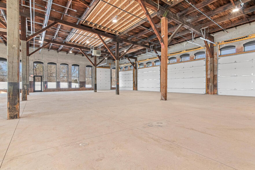 More Photos Of 207 Monroe St N, Hudson Warehouse For Sale