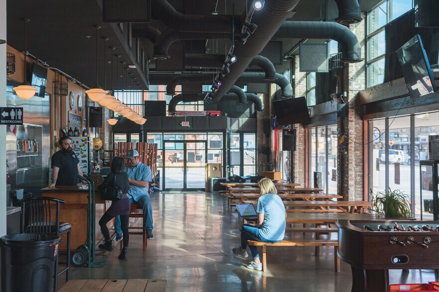 More Photos Of 201 N Main St, Taylor Storefront Retail Office For Sale