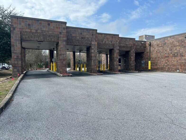 More Photos Of 4441 Bayou Blvd, Pensacola Bank For Sale