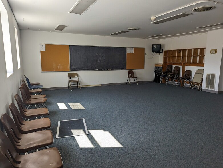 More Photos Of 350 Georgetown Rd, Carneys Point Schools For Lease