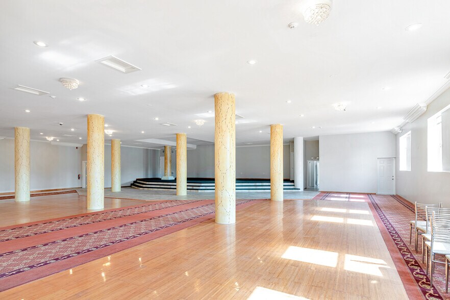 More Photos Of 2613 W Hunting Park Ave, Philadelphia Light Distribution For Lease