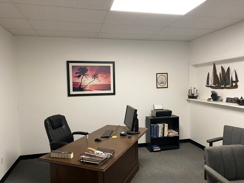 More Photos Of 1904 Hialeah Dr, Seabrook Light Manufacturing For Lease