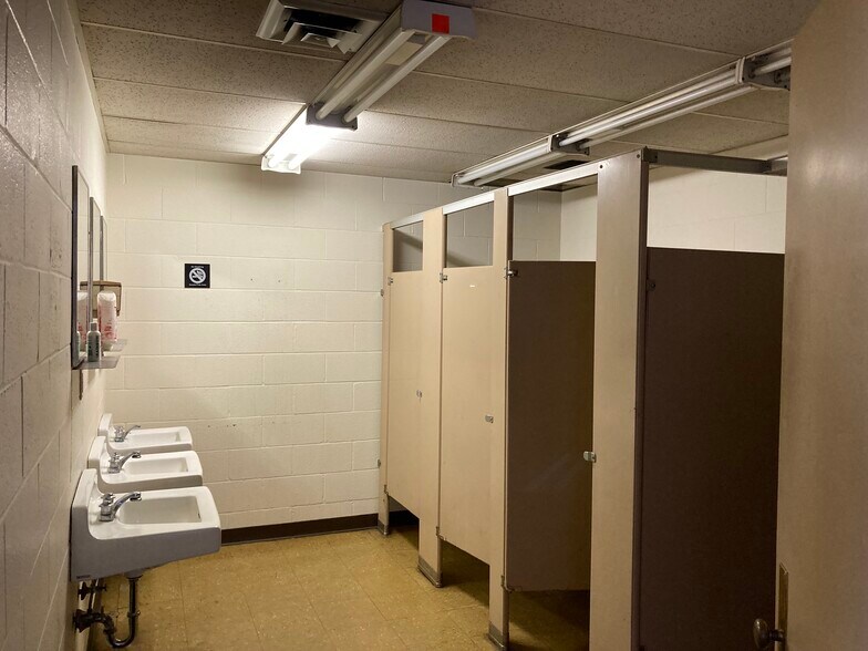 More Photos Of 3901 Lefferson Rd, Middletown Warehouse For Lease