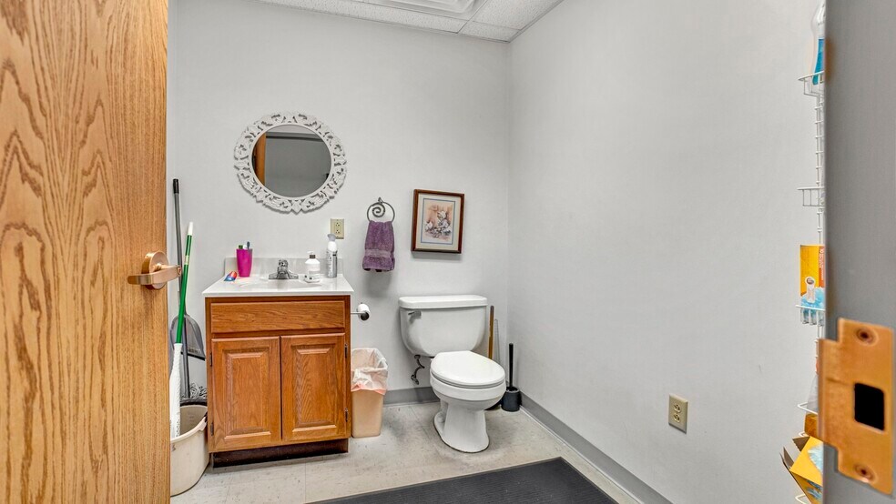 More Photos Of 961 N Main St, Mansfield Warehouse For Lease