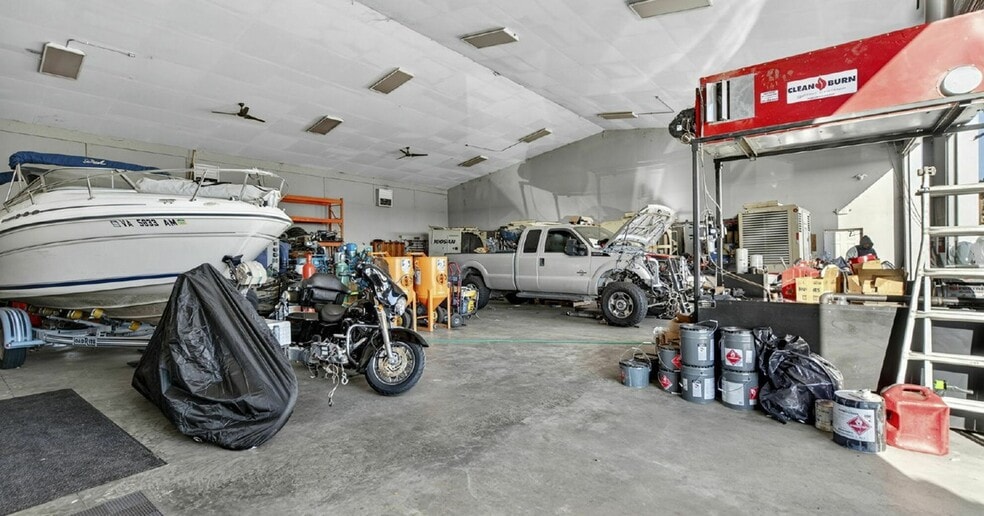 More Photos Of 10564 Redoubt Rd, Manassas Warehouse For Lease