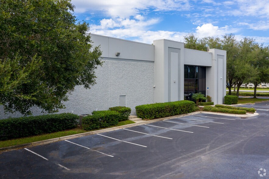 More Photos Of 1500 Tradeport Dr, Orlando Warehouse For Lease
