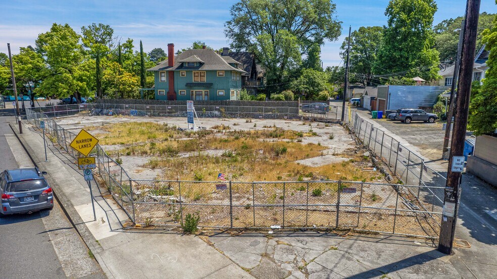 More Photos Of 1312-1334 SE Hawthorne Blvd, Portland Land For Sale