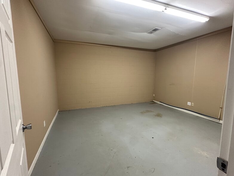 More Photos Of 401 S Leighton Ave, Anniston Office For Sale