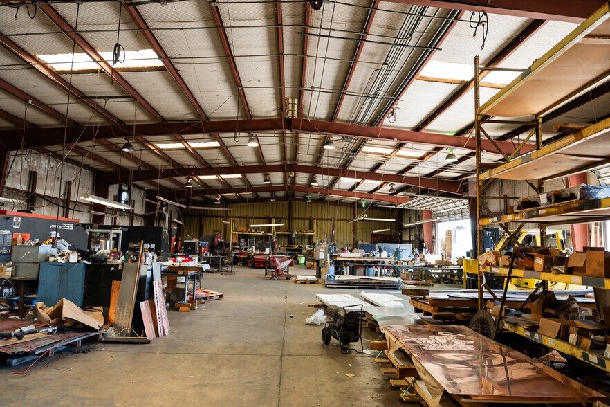 More Photos Of 1630 N Interstate 35 E, Lancaster Flex For Sale