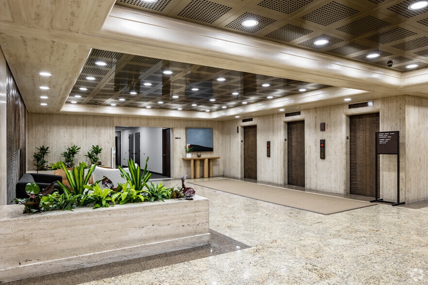 More Photos Of 2700 S River Rd, Des Plaines Office For Lease