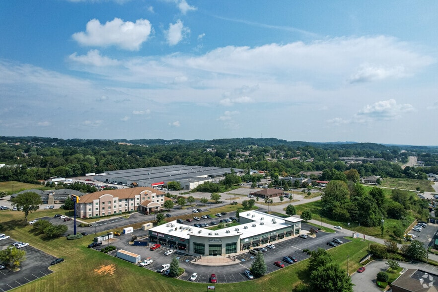 More Photos Of 7531-7569 Barnett Way, Powell General Retail For Lease