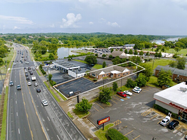 More Photos Of 177 W Main St, Hendersonville Land For Lease
