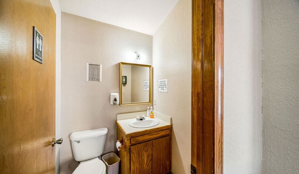 More Photos Of 2600 S Muskogee Ave, Tahlequah Hotel For Sale