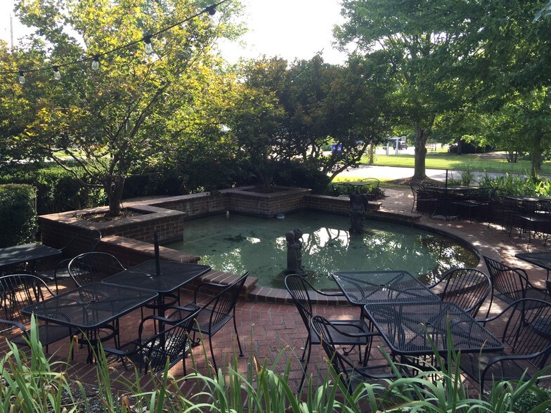 More Photos Of 8556 Macon Rd, Cordova Restaurant For Sale
