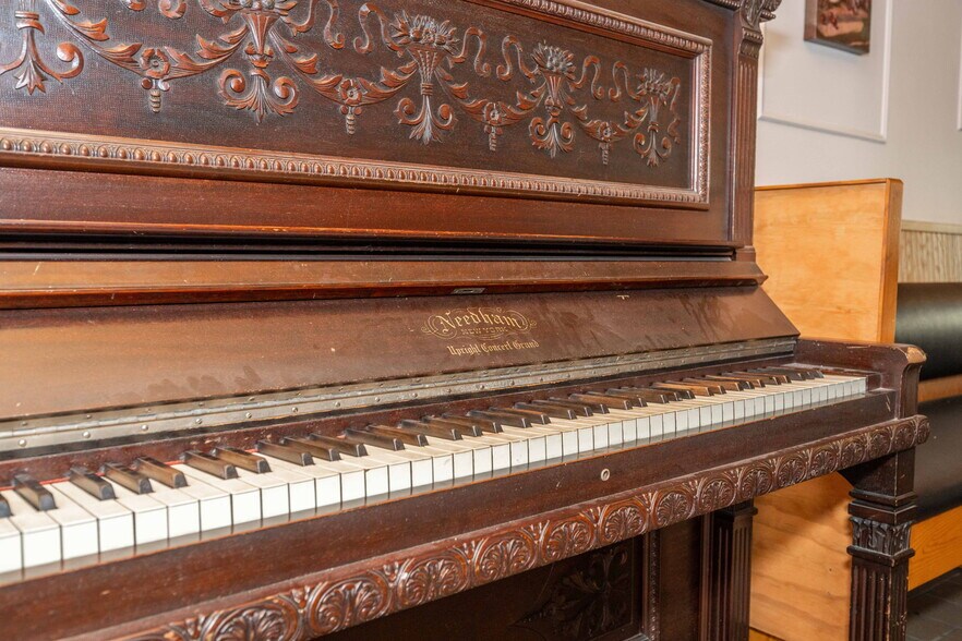 More Photos Of 2015 Madison rd, Cincinnati Storefront Retail Residential For Lease