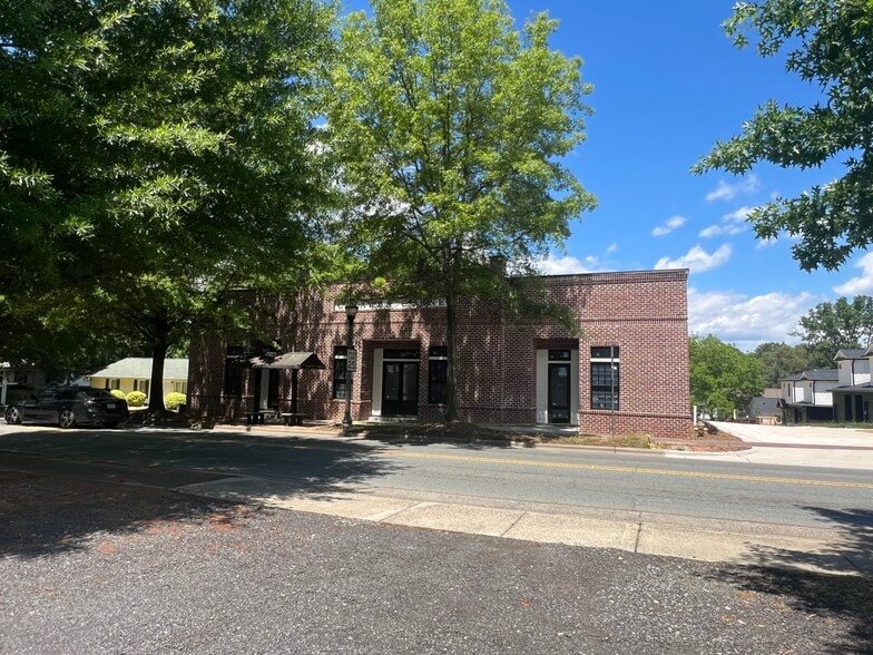 More Photos Of 20733 Catawba, Cornelius Medical For Lease