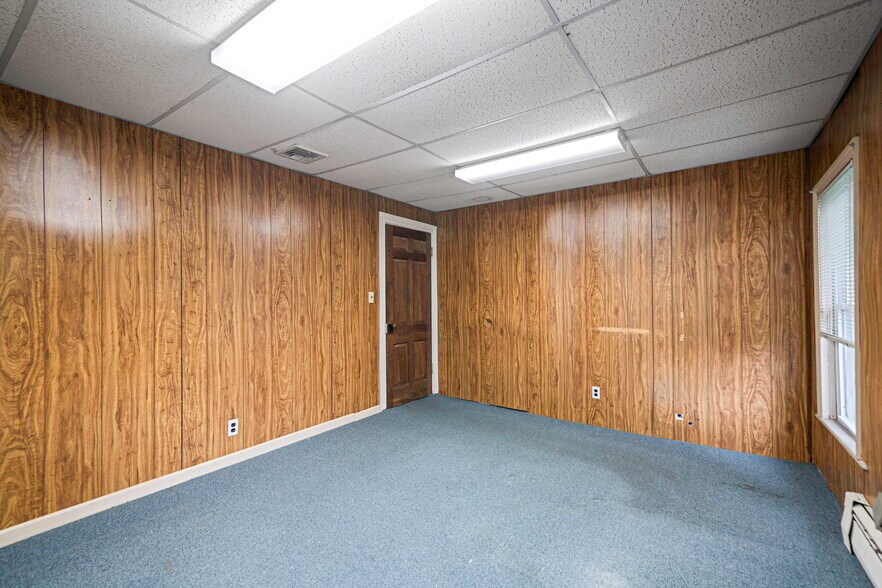 More Photos Of 147 N Ocean Ave, Patchogue Office For Sale