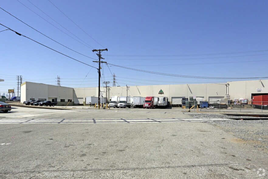 More Photos Of 4270-4310 S Maywood Ave, Vernon Warehouse For Lease