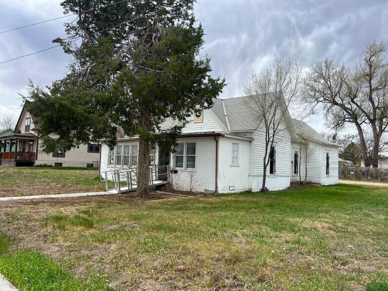 More Photos Of 332 N Main St, Gordon Flex For Sale