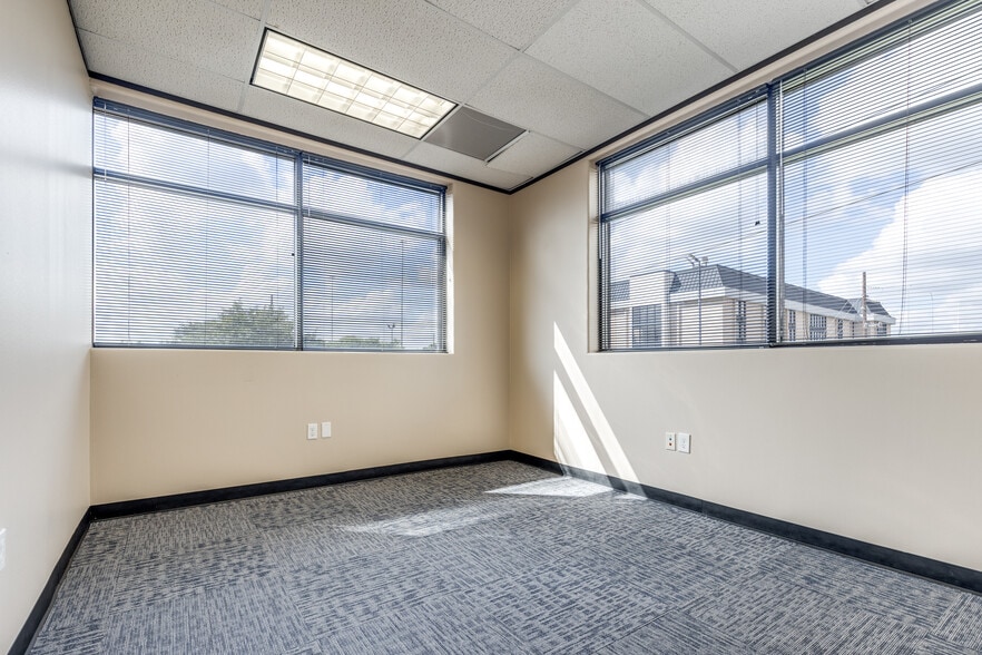 More Photos Of 14521 Old Katy Rd, Houston Unknown For Lease