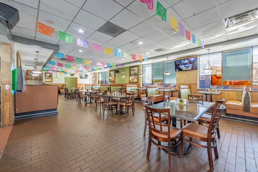 More Photos Of 3205 S Harlem Ave, Berwyn Fast Food For Sale