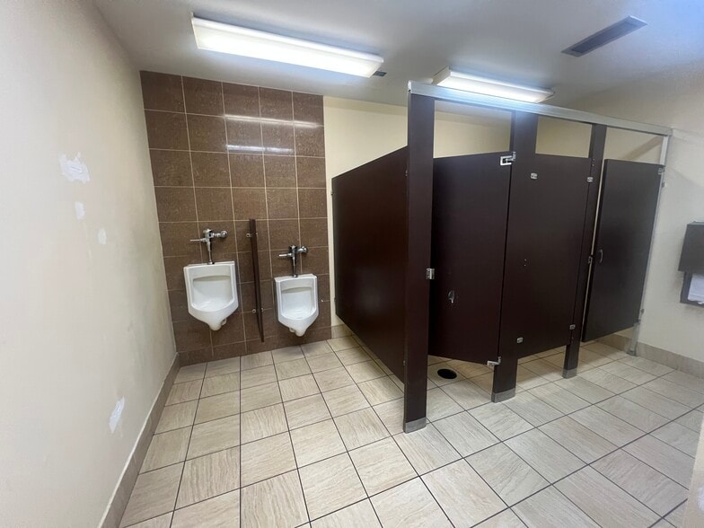 More Photos Of 10008 N Dale Mabry Hwy, Tampa Medical For Lease