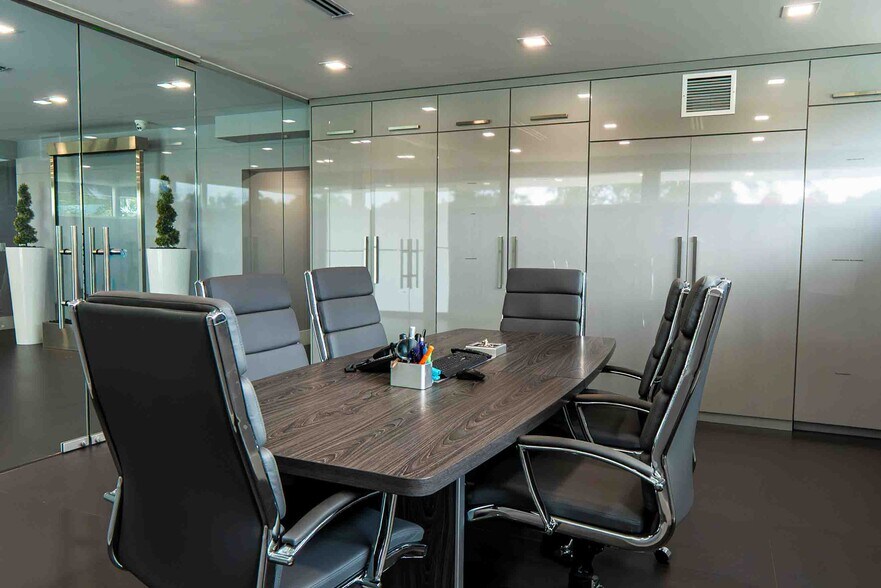 More Photos Of 500 W 84th St, Hialeah Warehouse For Sale