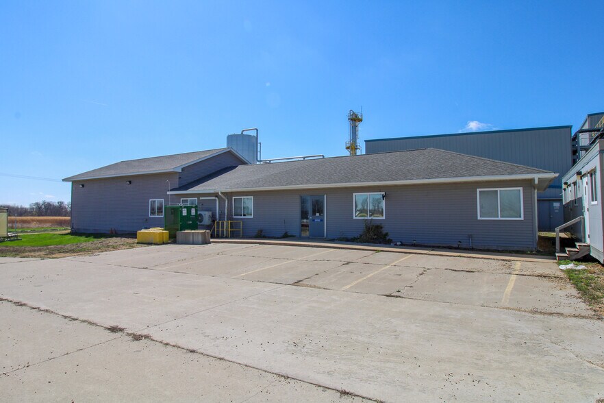 More Photos Of 5640 44th Ave S, Clinton Industrial For Sale