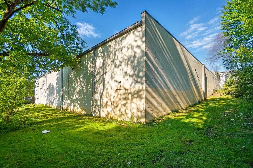 More Photos Of 50 Eswin St, Cincinnati Freestanding For Sale