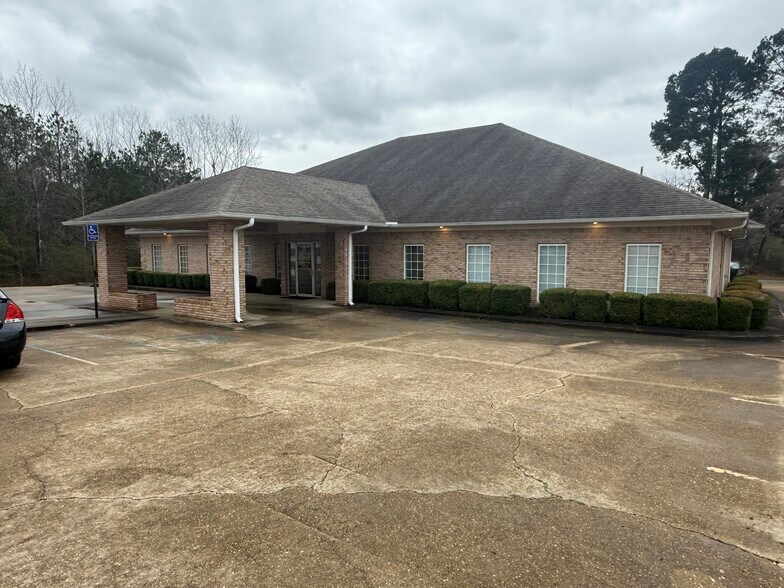 More Photos Of 1423 Palmetto Rd, Tupelo Healthcare For Sale
