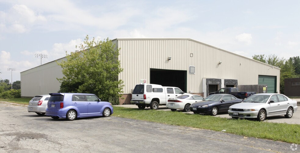 More Photos Of 701 Sunset Dr, Round Lake Warehouse For Sale