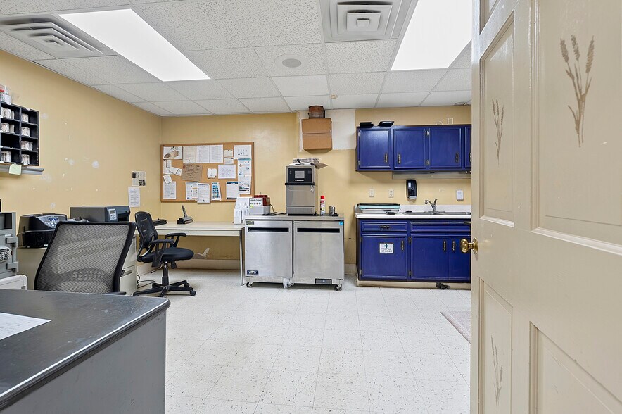 More Photos Of 802 George St, De Pere Freestanding For Sale