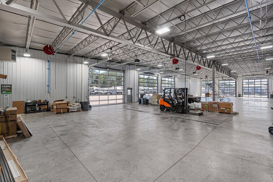 More Photos Of 2000 Stout St, Menomonie Auto Dealership For Sale