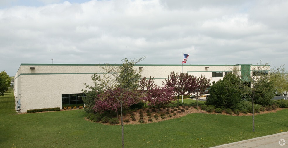 More Photos Of 2100 Airport Rd, Waukesha Distribution For Lease