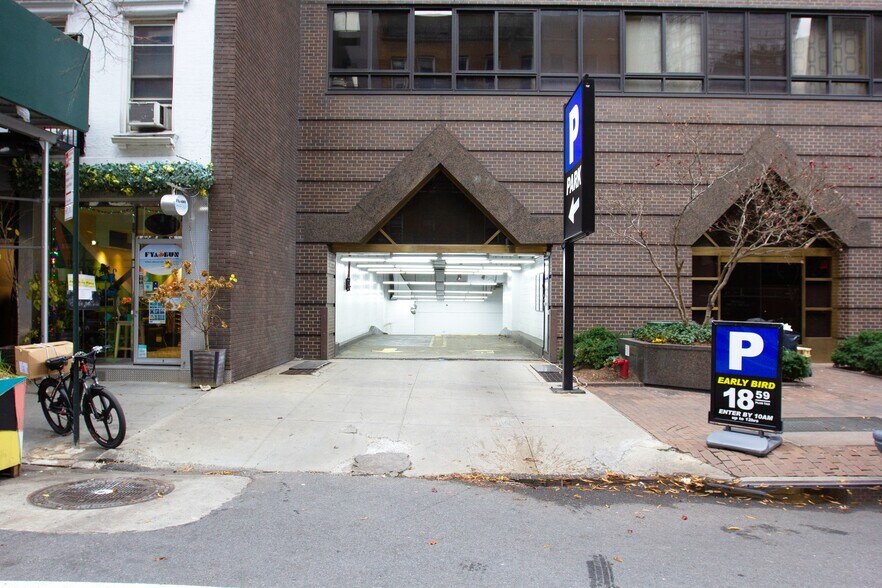 More Photos Of 100 United Nations Plz, New York Specialty For Sale