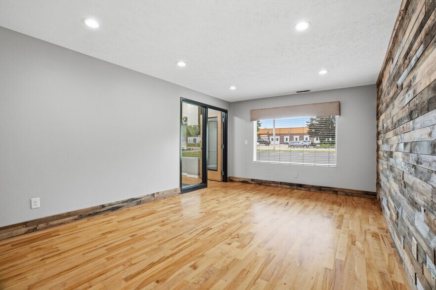 More Photos Of 16821 Park Circle Dr, Chagrin Falls Office For Sale