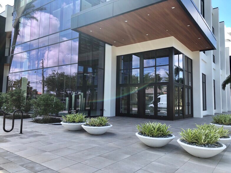 More Photos Of 111 10th St S, Naples Office For Sale