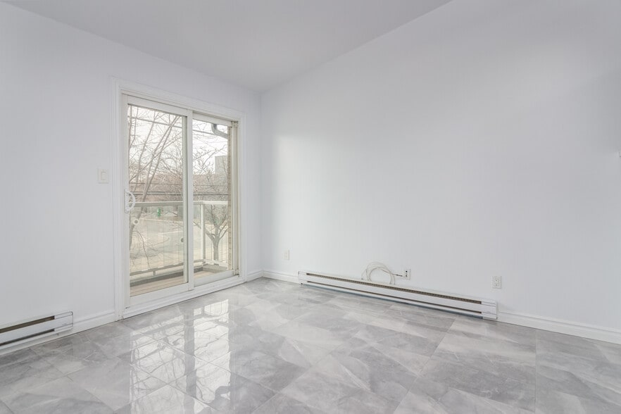 More Photos Of 3263 Lake Shore Blvd W, Toronto Dormitory For Sale